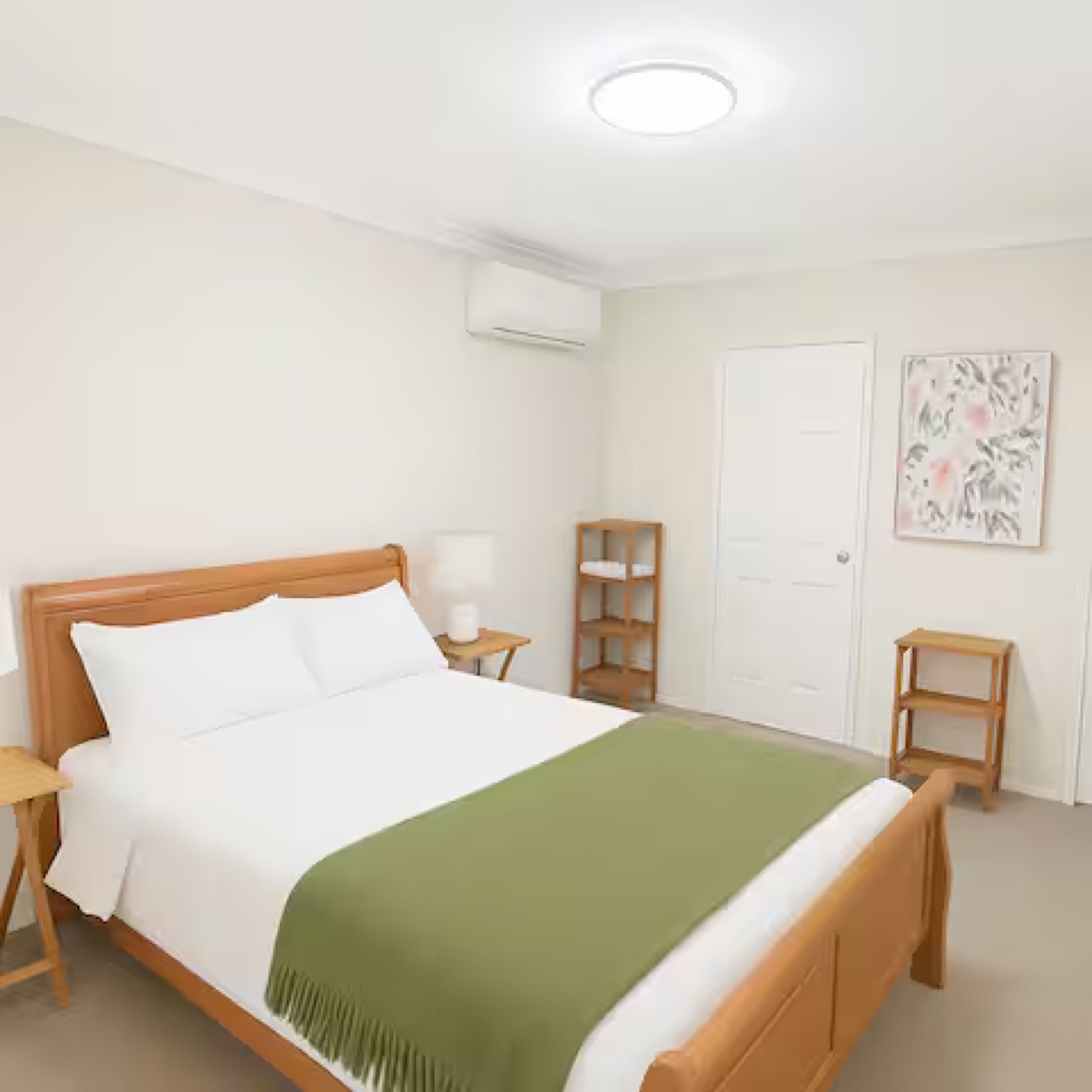 Main queen bedroom