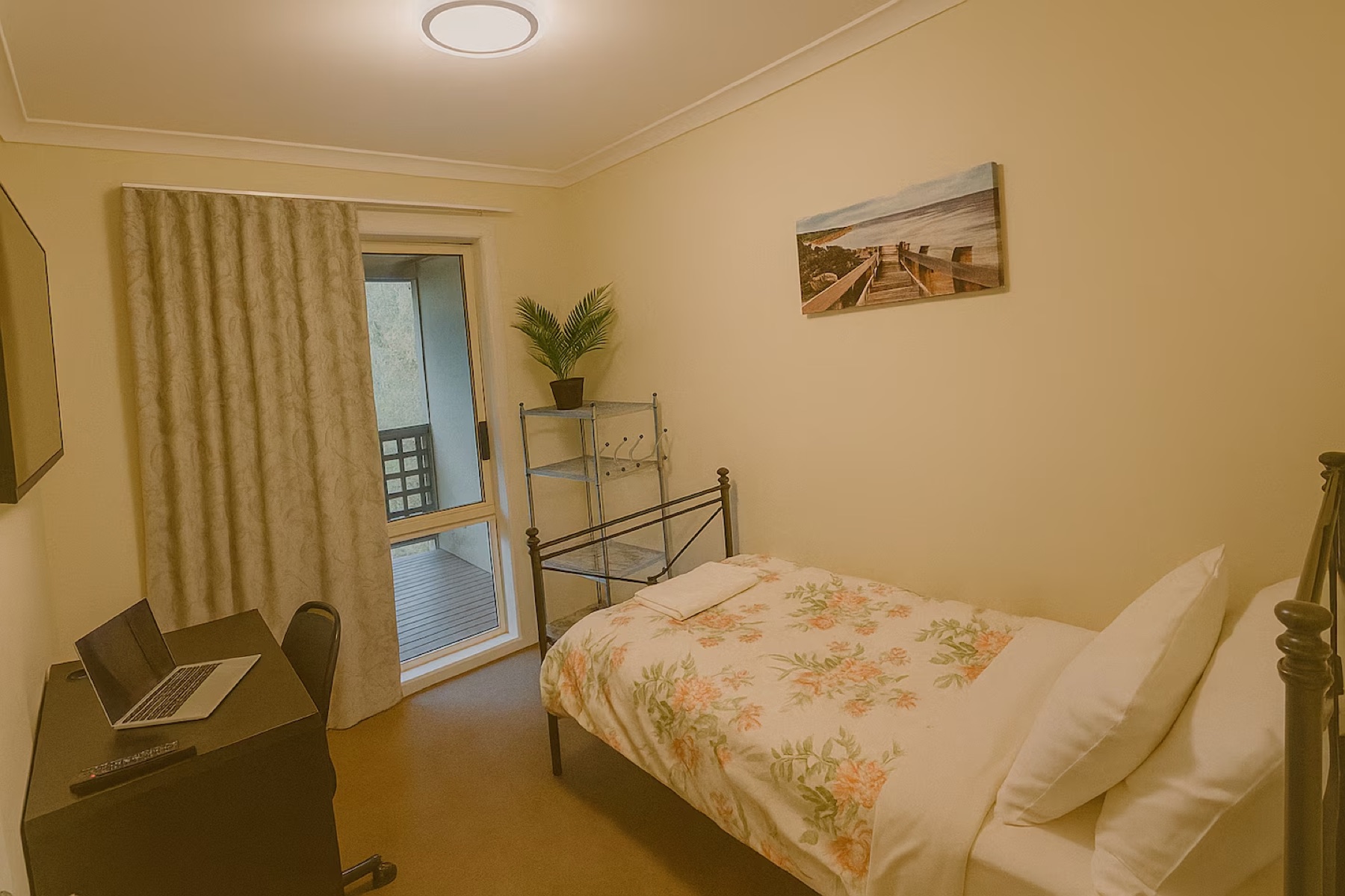 Upstairs single bedroom